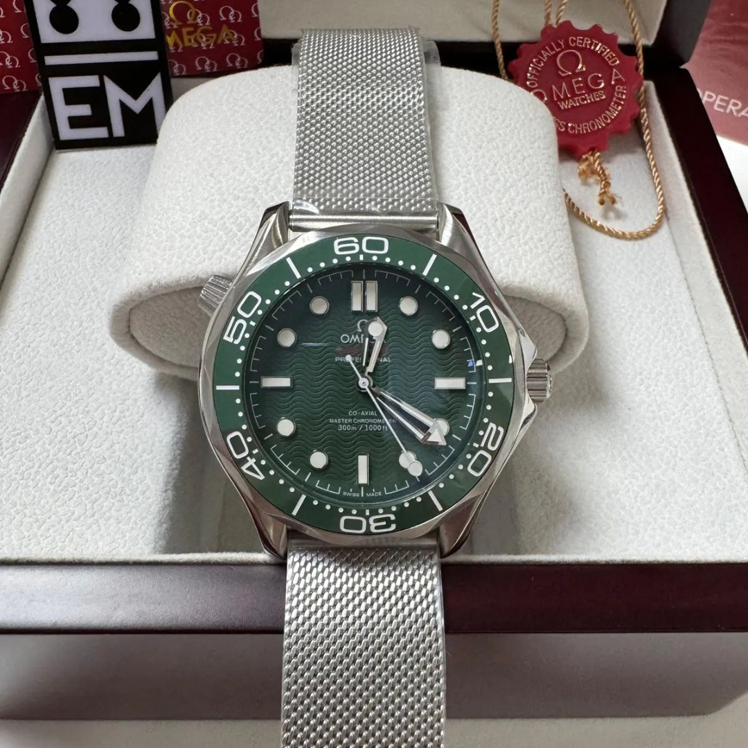 Omega Seamaster „Diver 300M“ Grün / Mesh-Armband