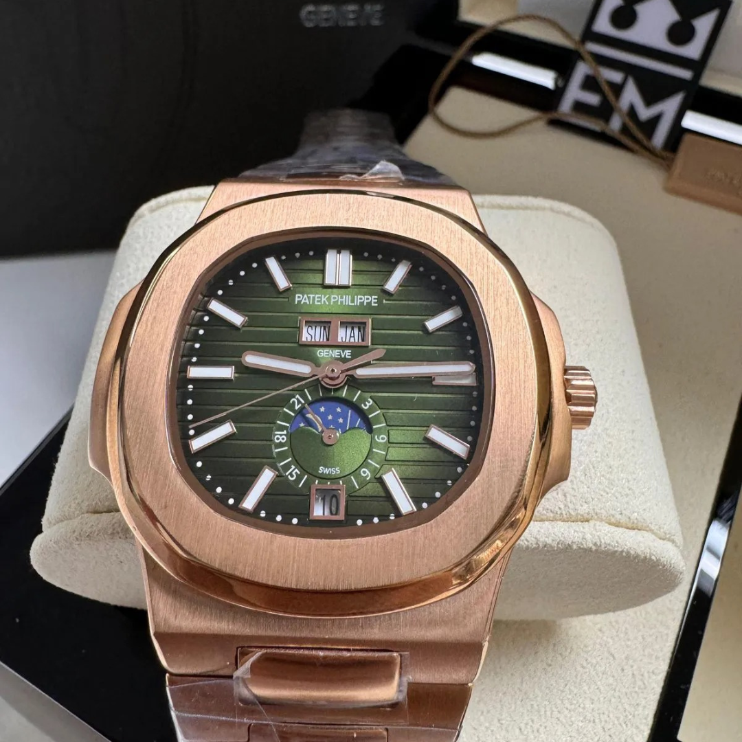 Patek Philippe Nautilus Grün – Jahreskalender & Mondphase Automatik