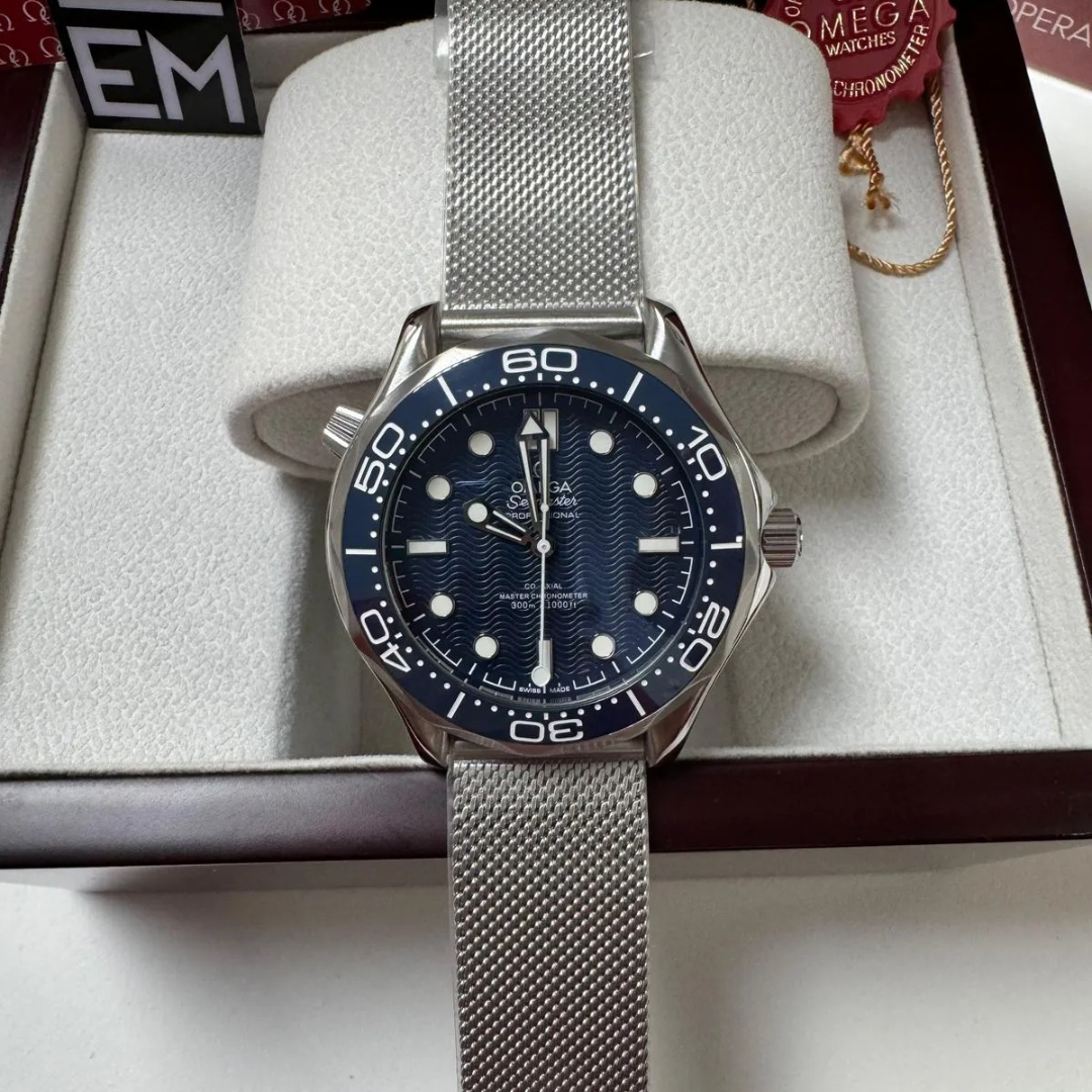 Omega Seamaster „Diver 300M“ – Blau / Mesh-Armband