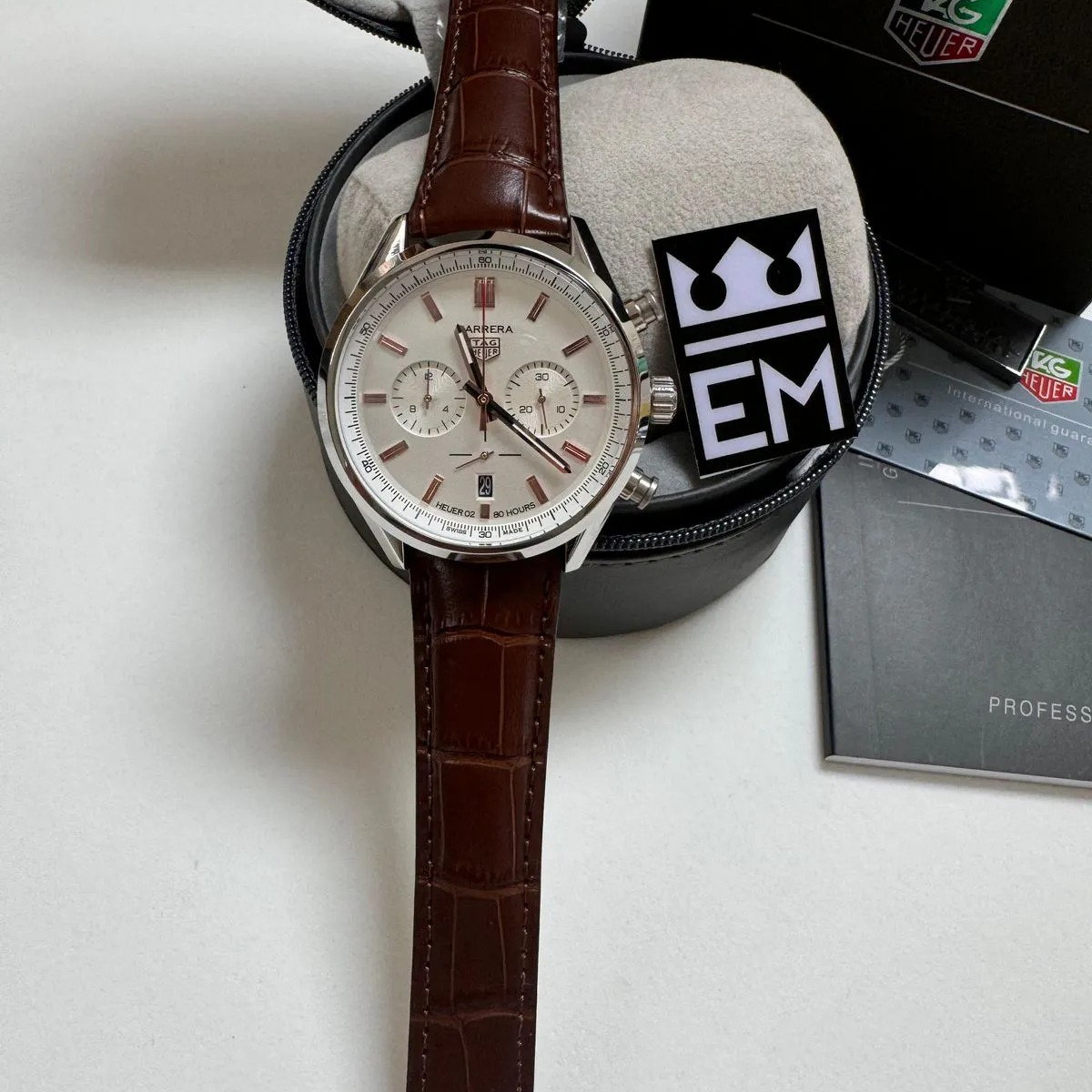 TAG Heuer Carrera Chronograph – Silber/Roségold Lederband Braun