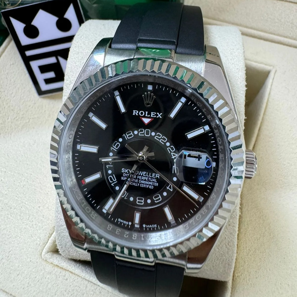 Rolex Sky-Dweller – Schwarzes Zifferblatt – Oysterflex