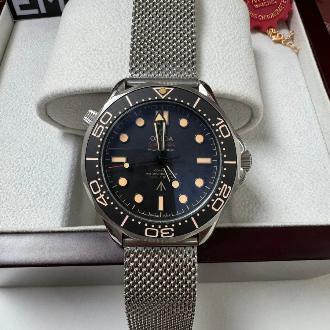 Omega Seamaster 300M Diver „007 Edition“ – Schwarz / Meshband Edelstahl