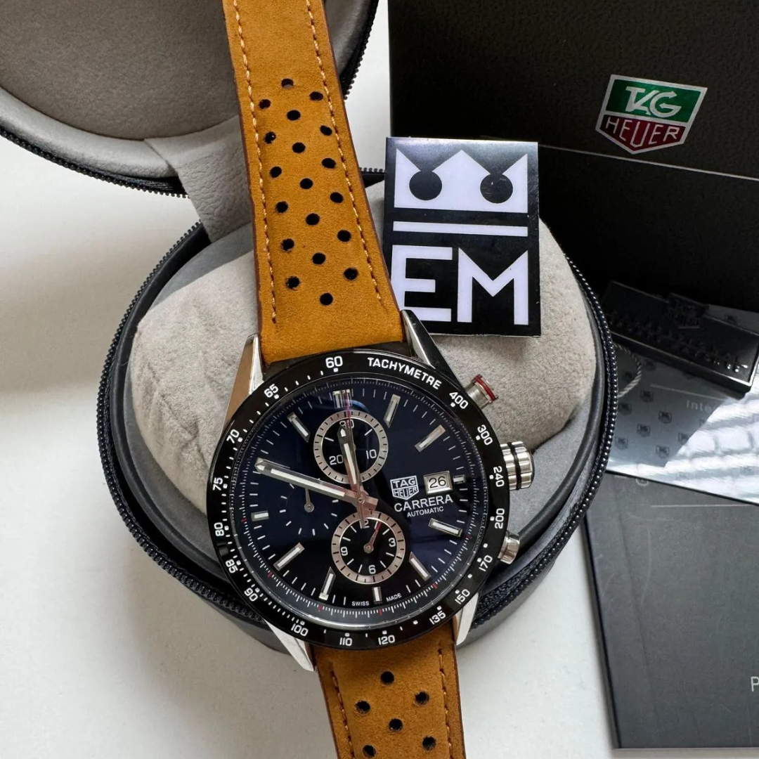 TAG Heuer Carrera Chronograph Schwarz – Automatik | Wildlederarmband