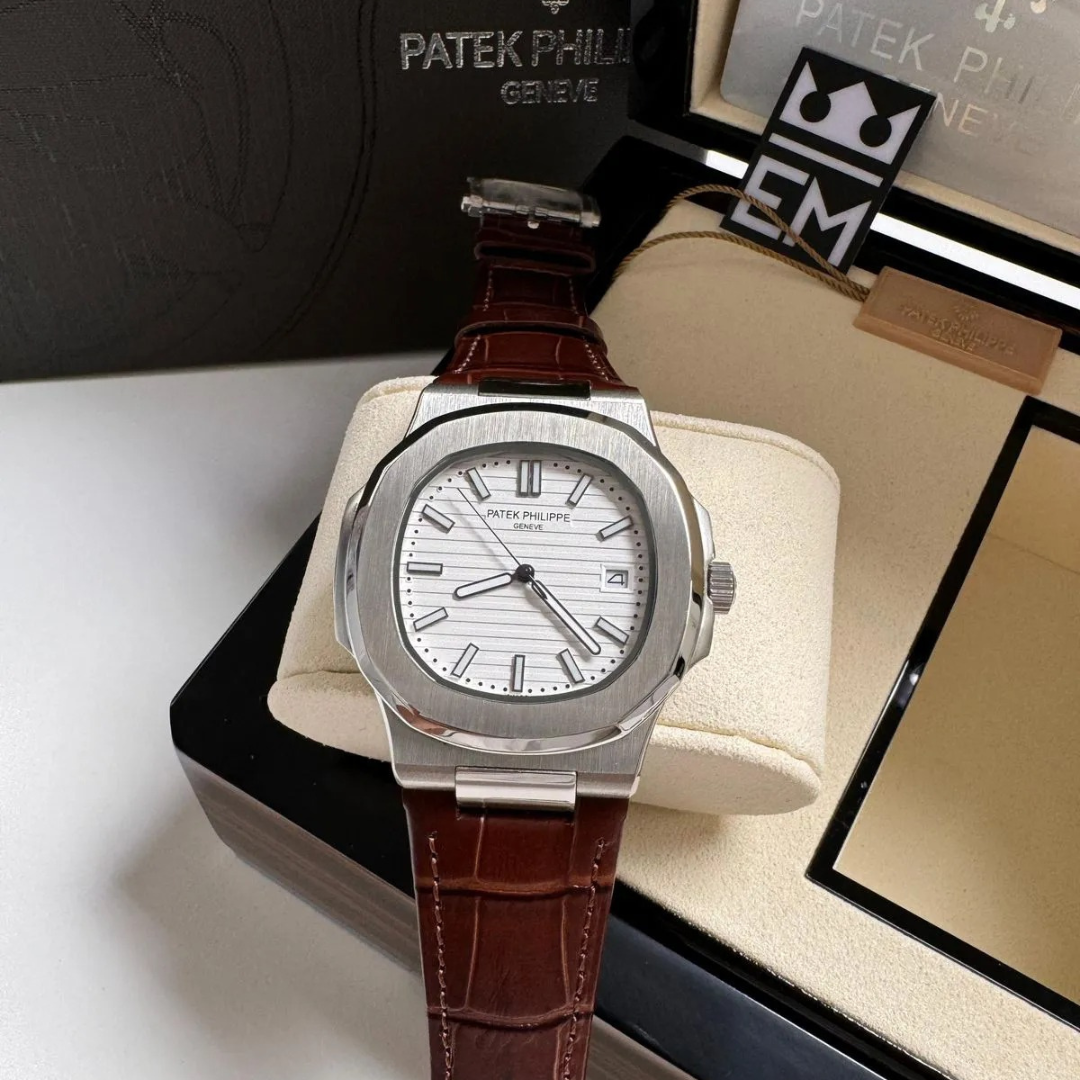 Patek Philippe Nautilus Weiß Automatik 40mm