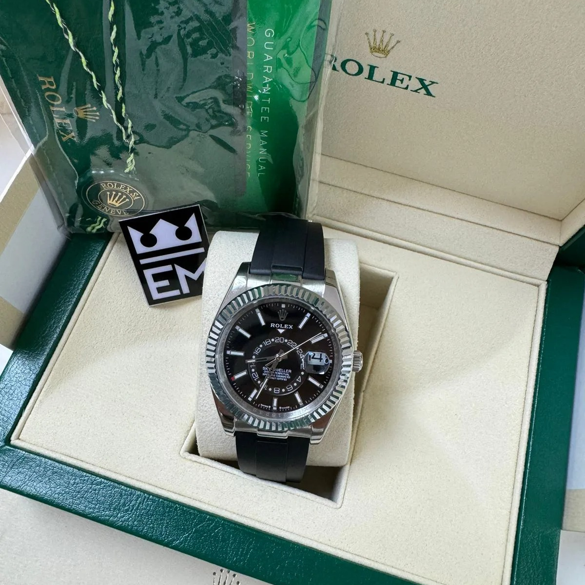 Rolex Sky-Dweller – Schwarzes Zifferblatt – Oysterflex