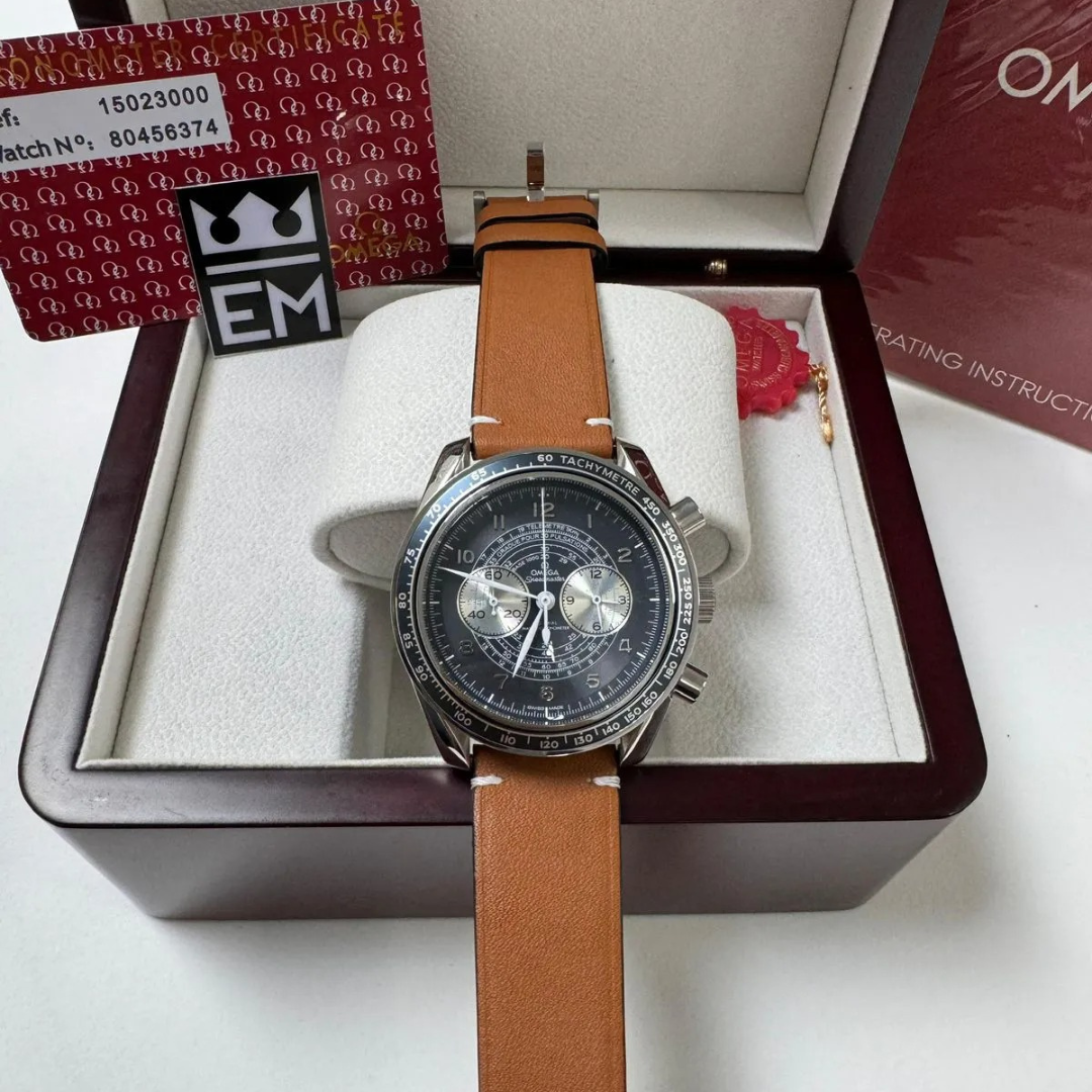 Omega Speedmaster Broad Arrow Schwarz/Silber – 42 mm Cognac-Lederband