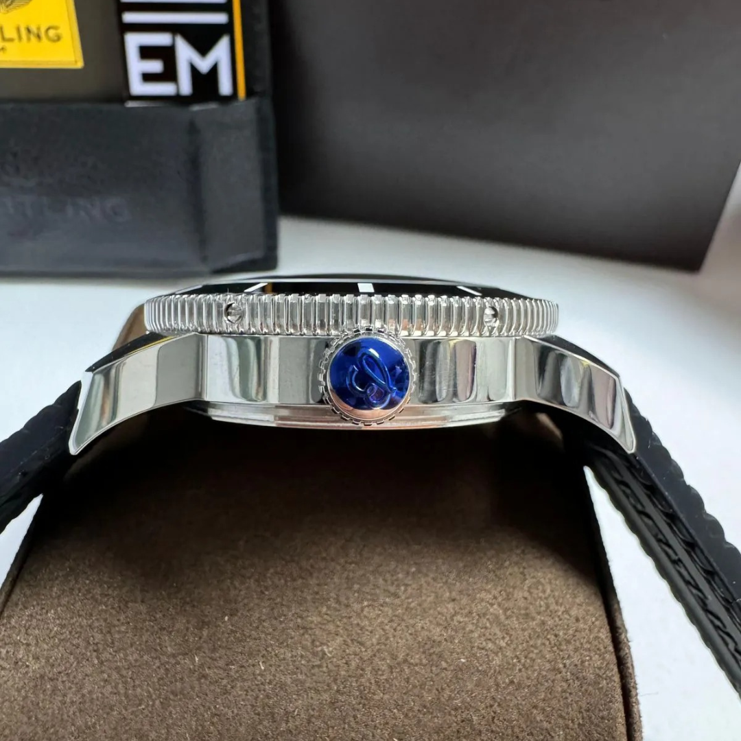 Breitling Superocean Automatic Schwarz