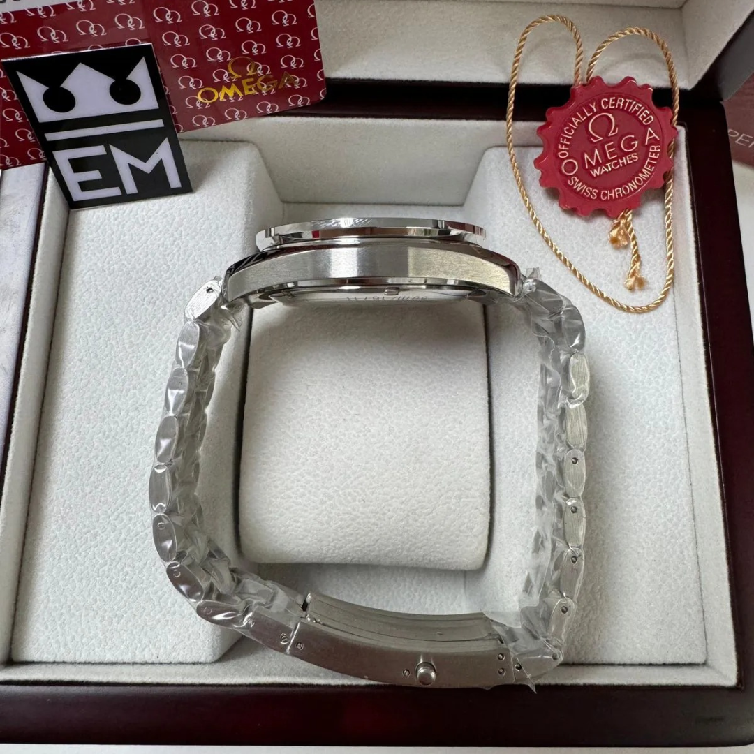 Omega Speedmaster – Blue Steel