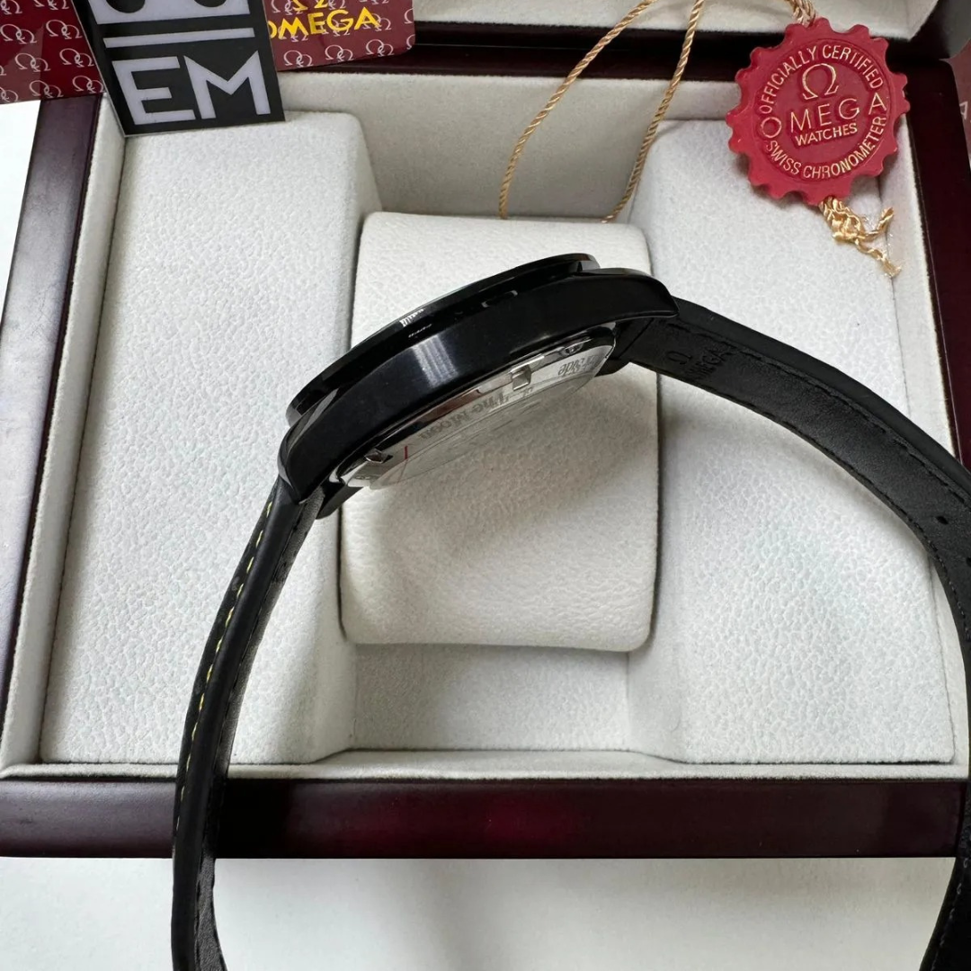 Omega Speedmaster Racing Co-Axial Chronograph Schwarz/Gelb – 44 mm Lederband Perforiert