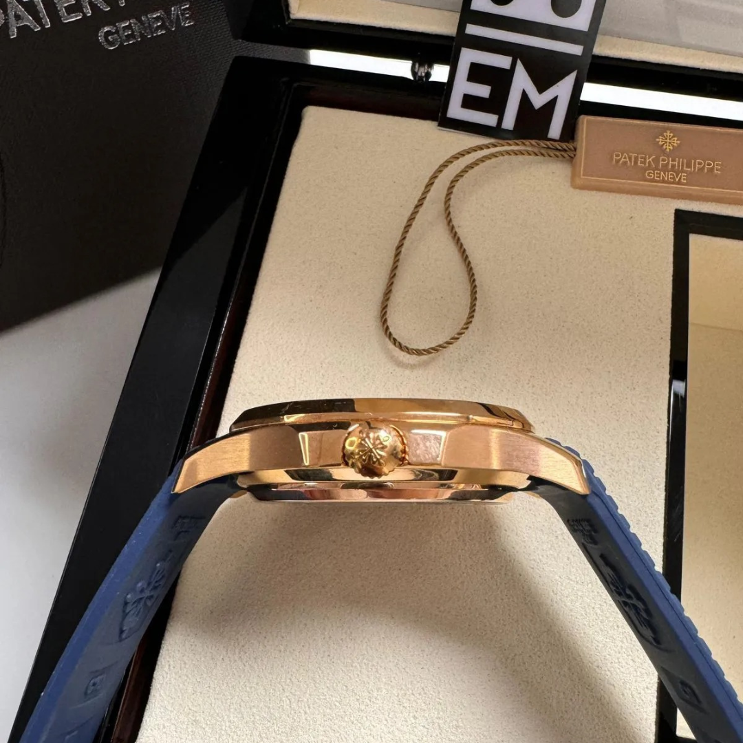 Patek Philippe Aquanaut Automatik Blau Roségold