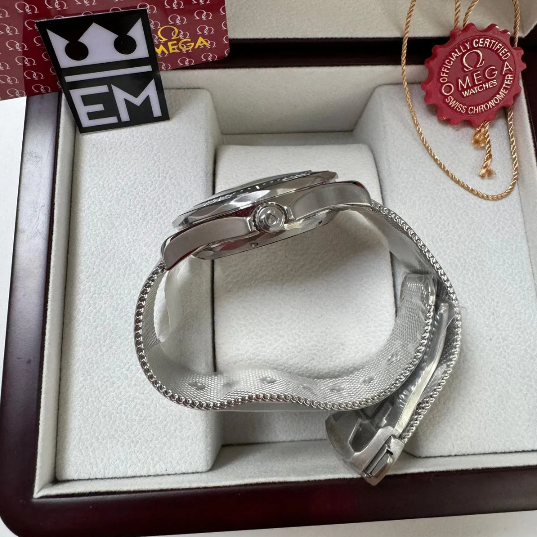 Omega Seamaster „Diver 300M“ Schwarz / Mesh-Armband