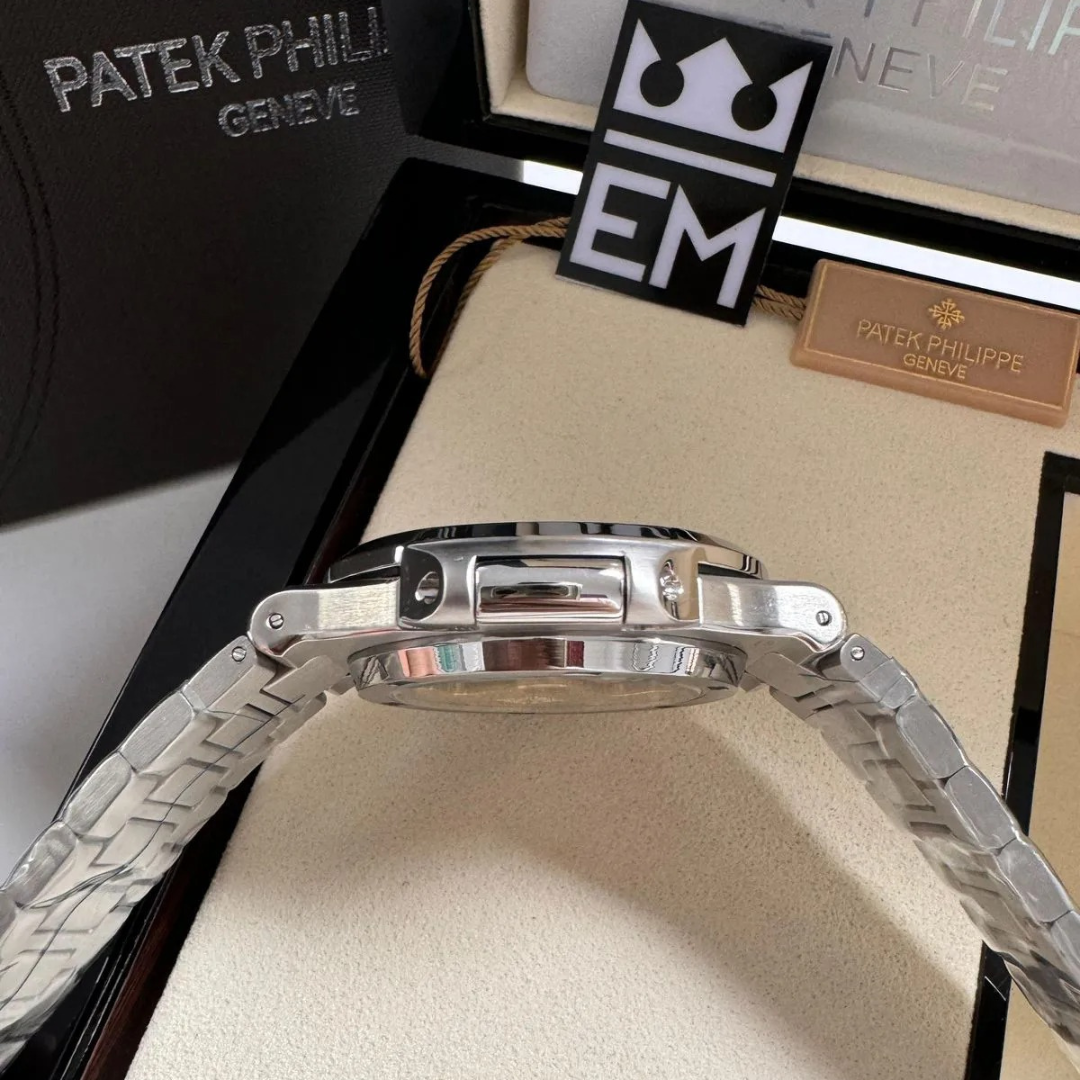 Patek Philippe Nautilus Blau Automatik 40 mm