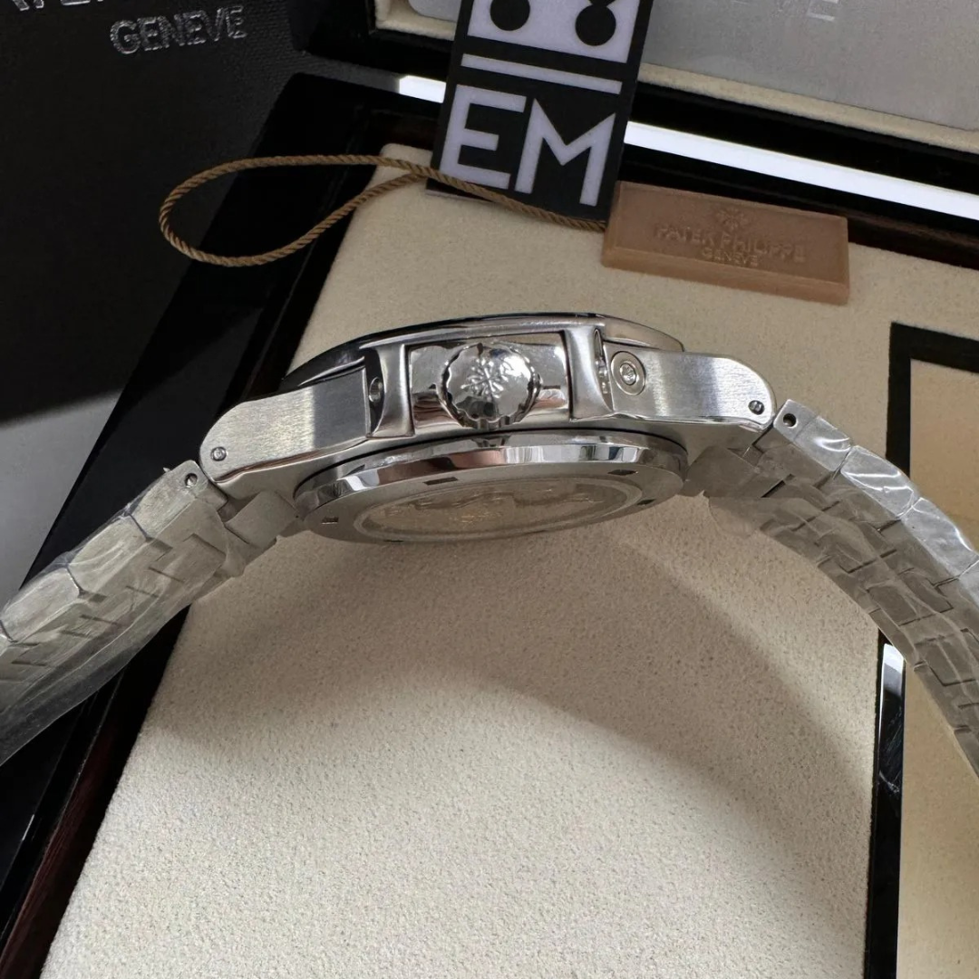 Patek Philippe Nautilus Grau – Automatik