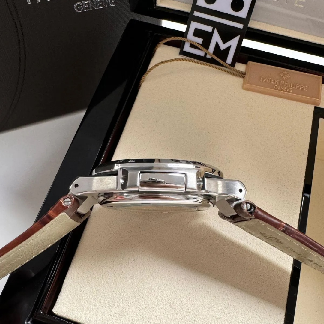 Patek Philippe Nautilus Weiß Automatik 40mm