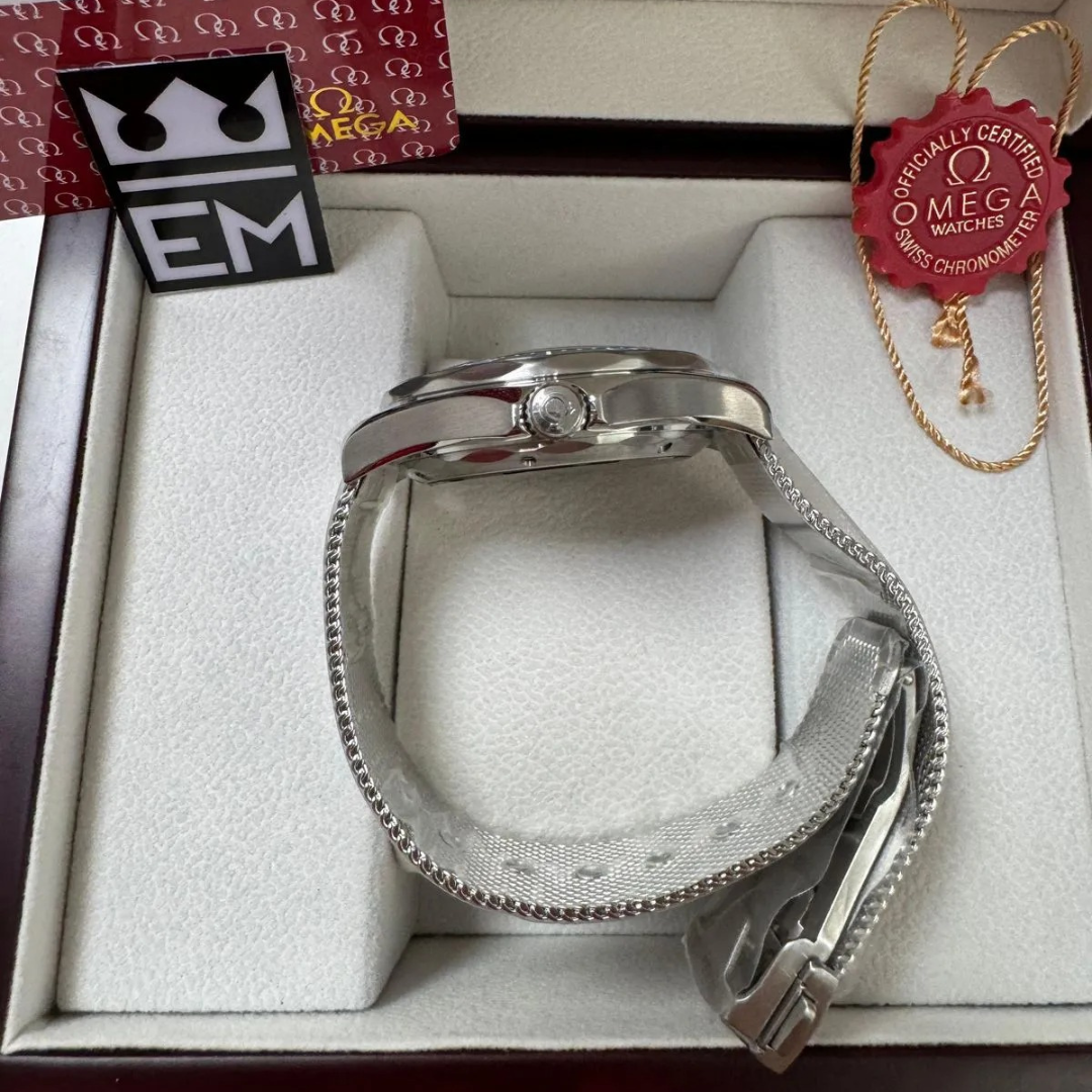 Omega Seamaster „Diver 300M“ – Blau / Mesh-Armband