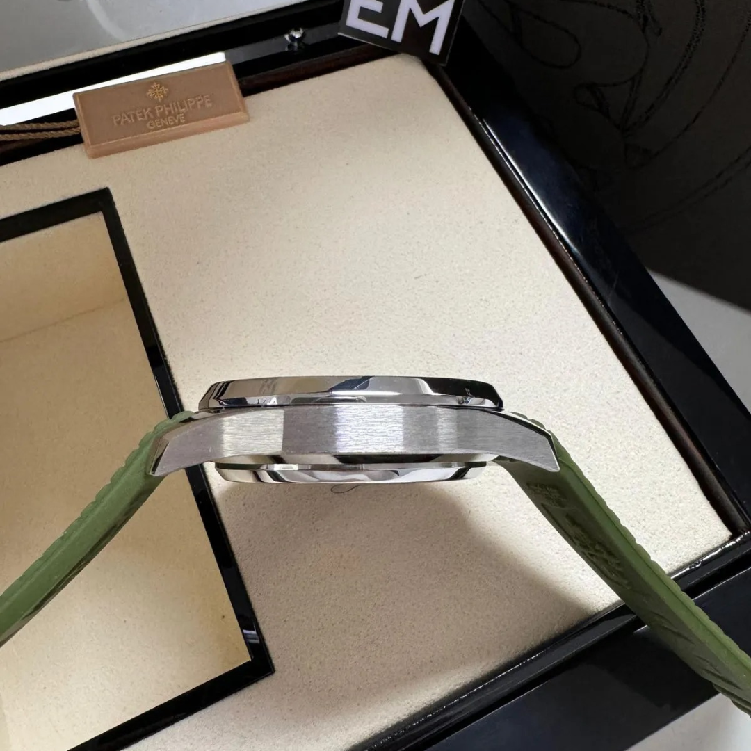 Patek Philippe Aquanaut Grün Automatik