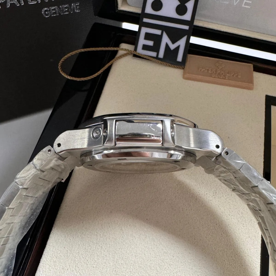 Patek Philippe Nautilus Grau – Automatik