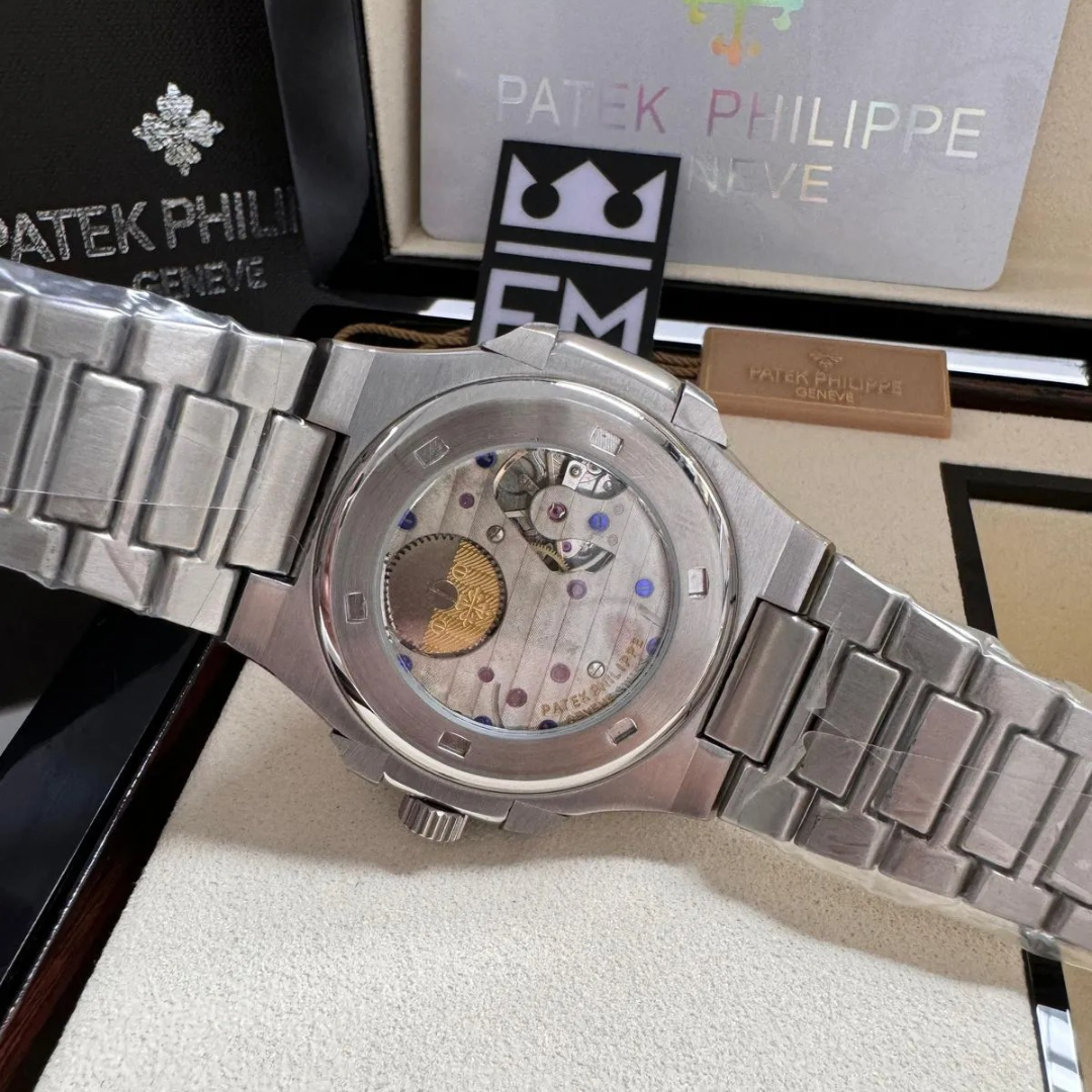 Patek Philippe Nautilus Schwarz