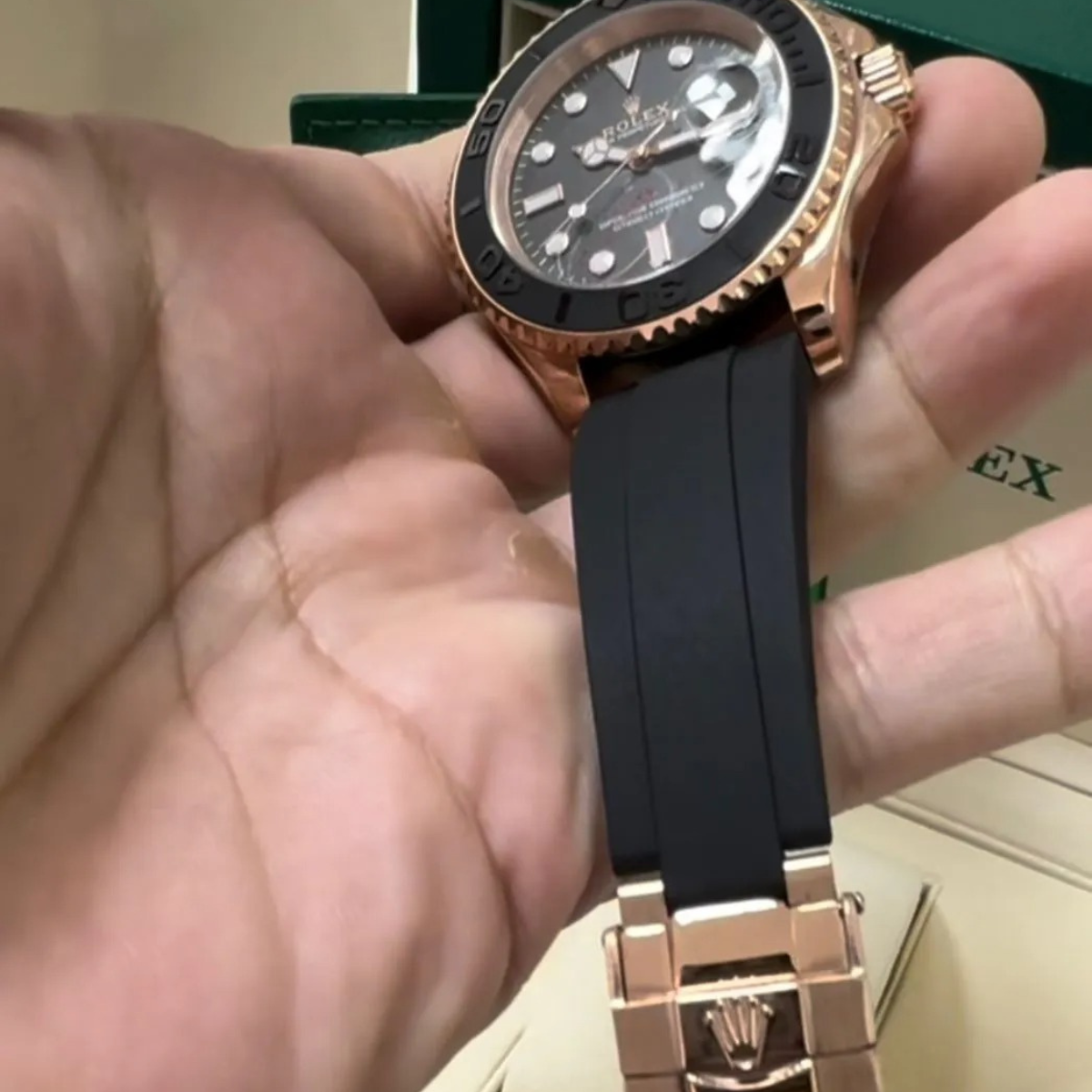 Rolex Yacht-Master 40 – Schwarzes Zifferblatt – Oysterflex