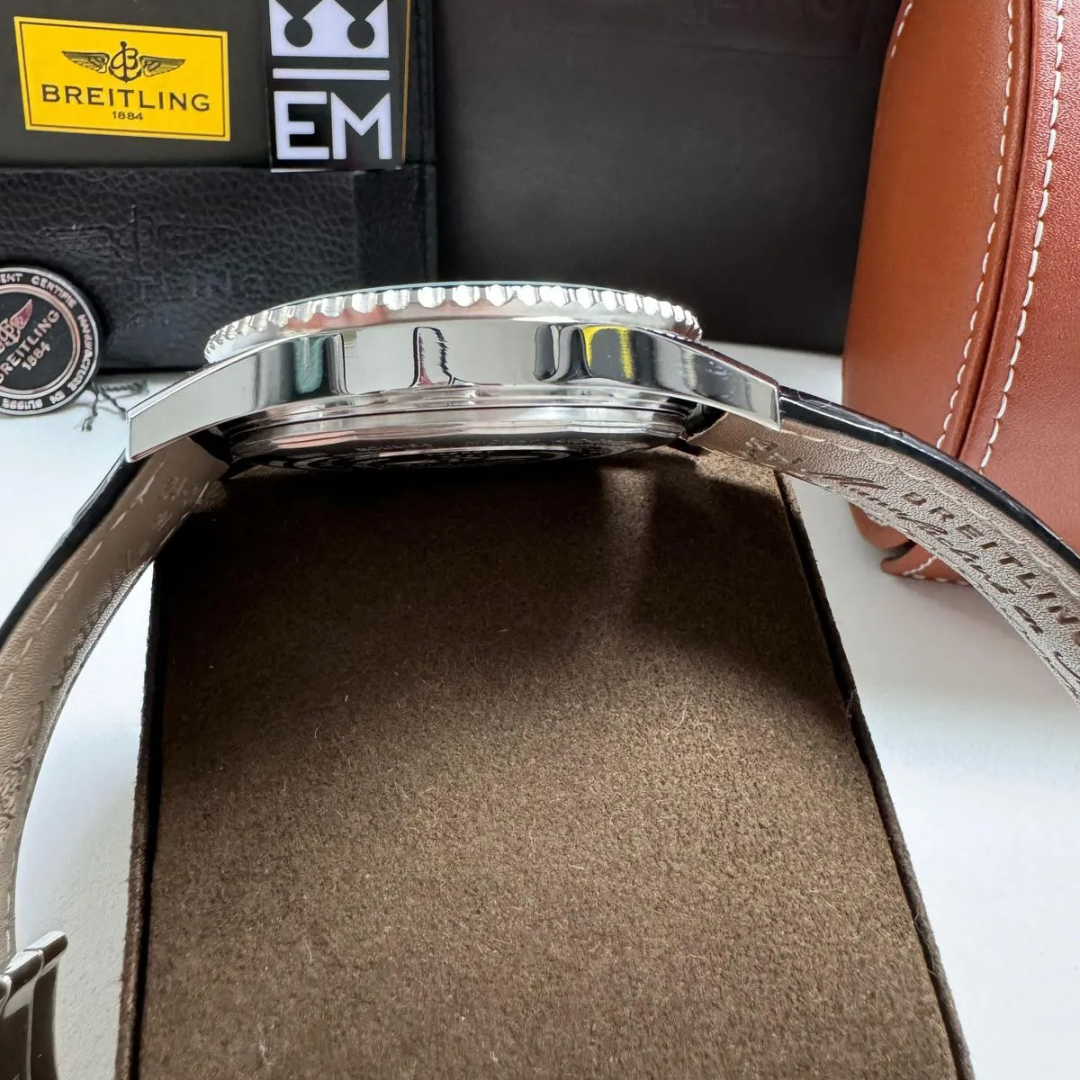 Breitling Navitimer Chronograph Edelstahl Schwarz/Weiß