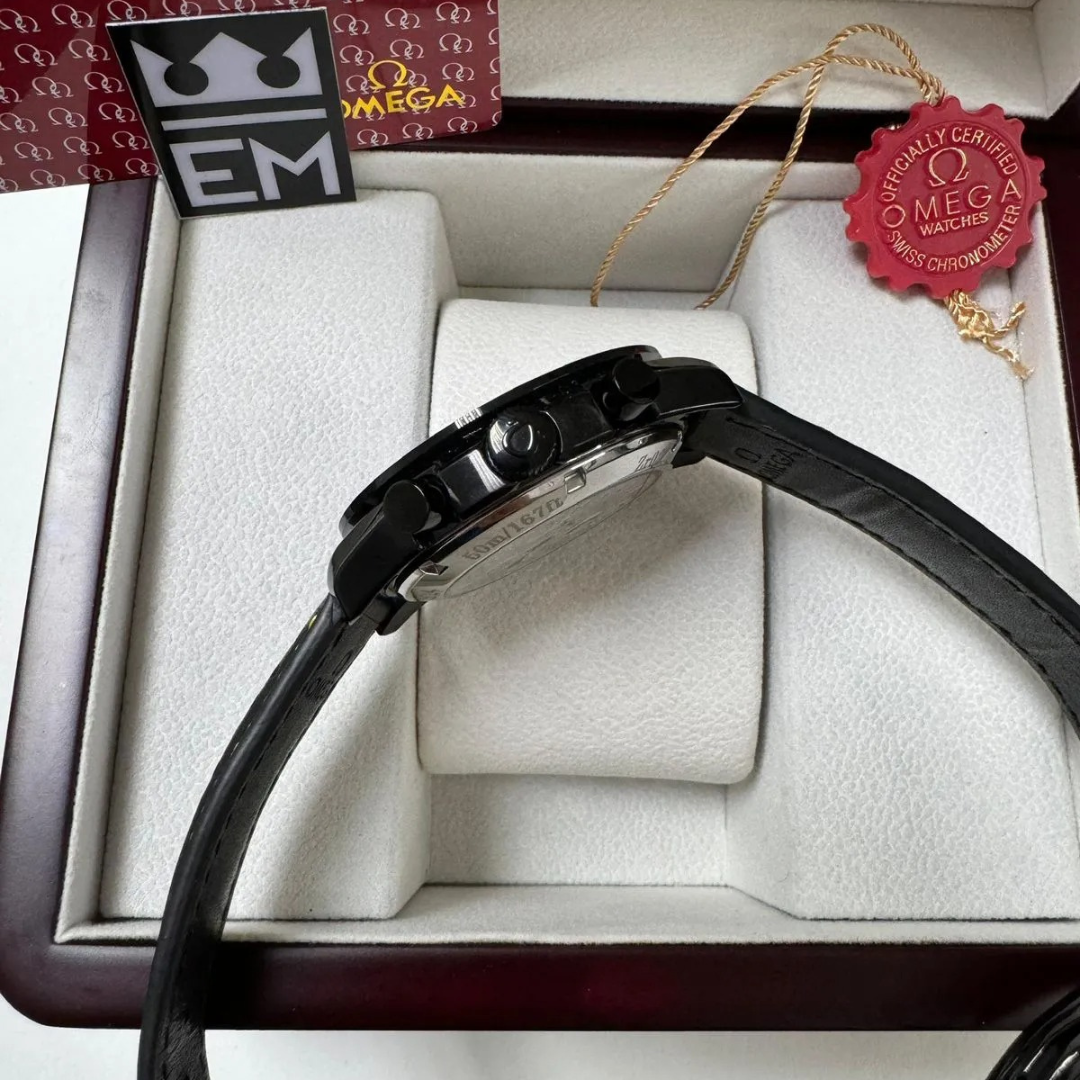 Omega Speedmaster Racing Co-Axial Chronograph Schwarz/Gelb – 44 mm Lederband Perforiert