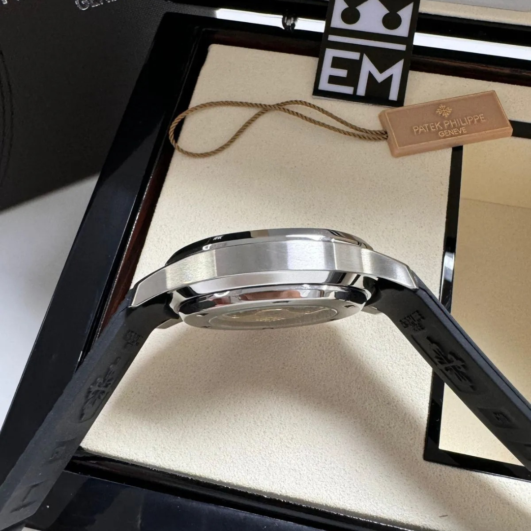 Patek Philippe Aquanaut Schwarz Automatik 42 mm