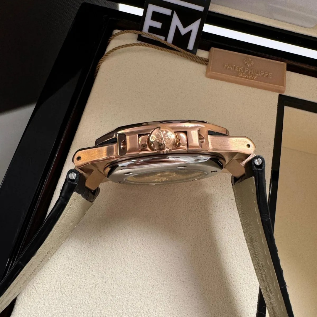 Patek Philippe Nautilus Roségold Schwarz Automatik