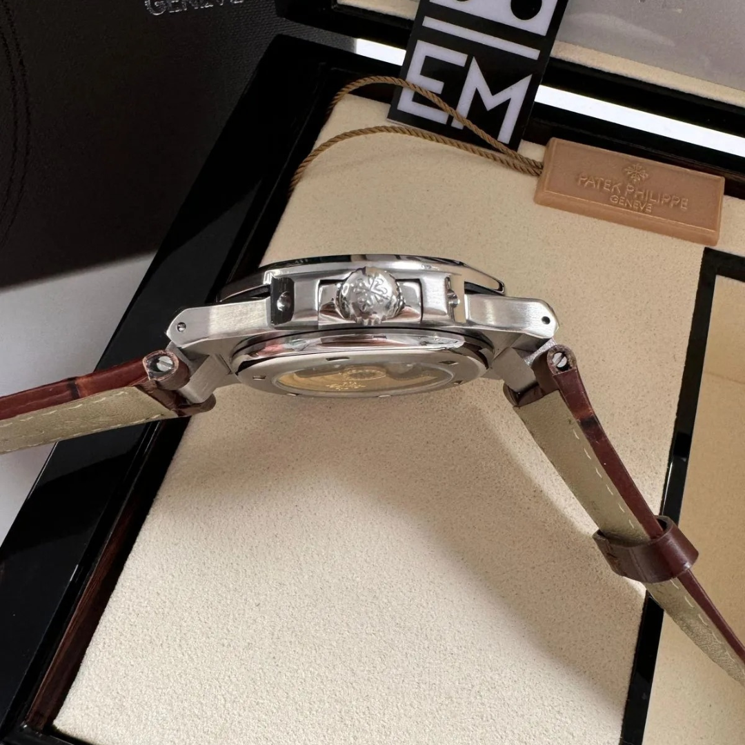 Patek Philippe Nautilus Weiß Automatik 40mm