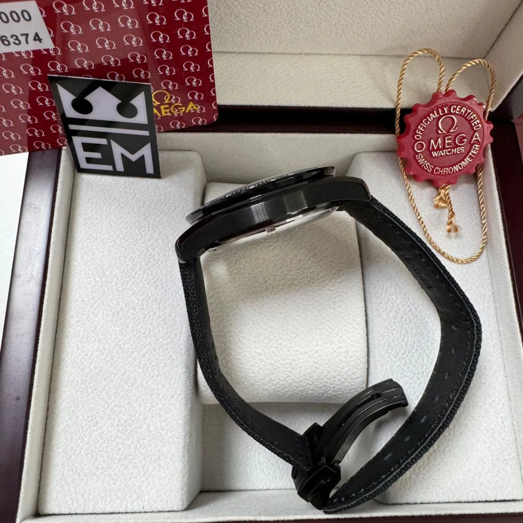 Omega Speedmaster „Dark Side of the Moon“ – Schwarz / Nylonband