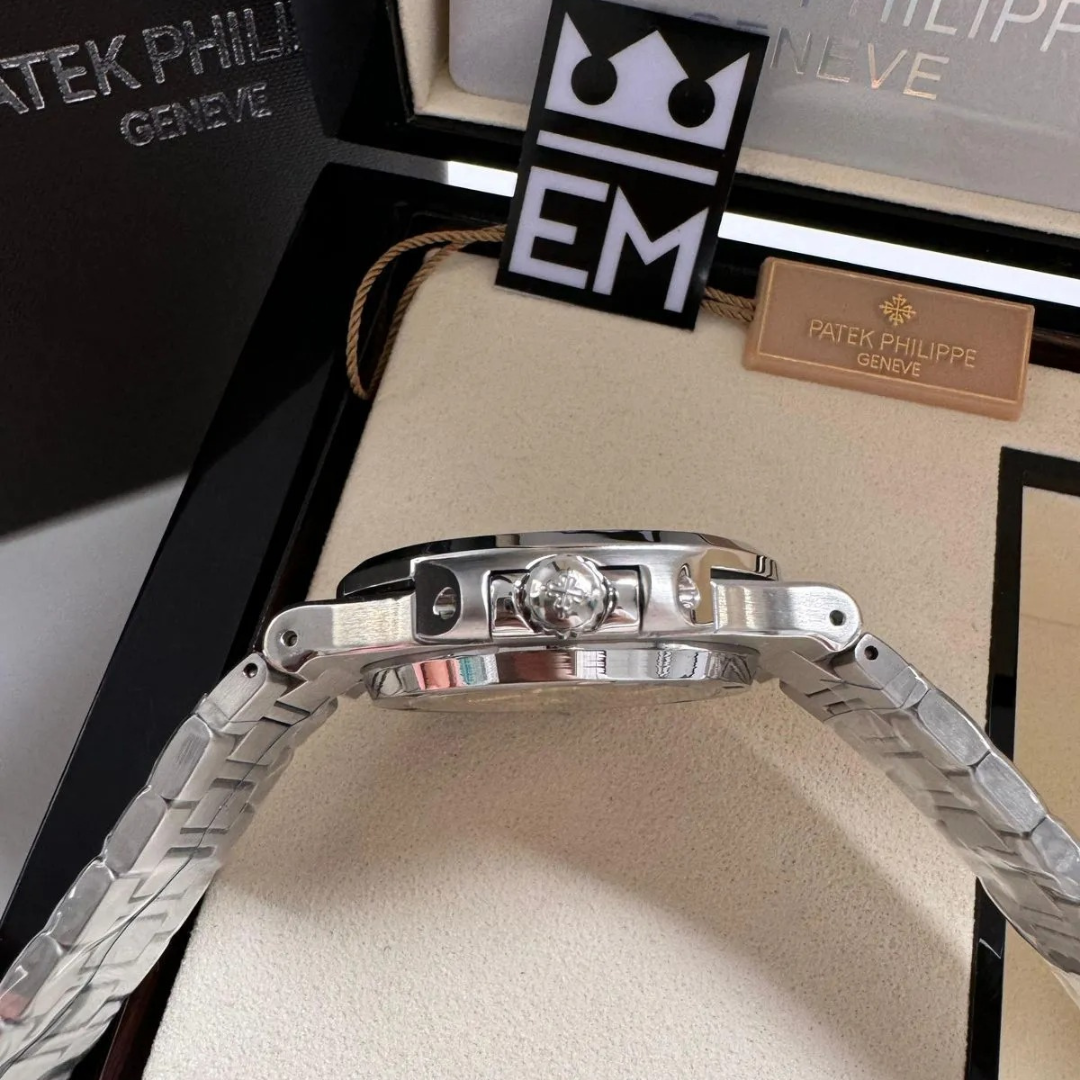 Patek Philippe Nautilus Blau Automatik 40 mm