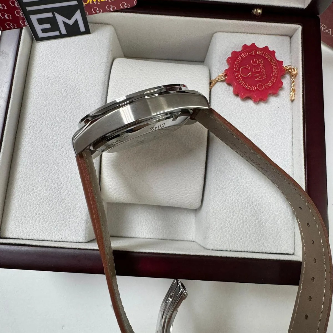 Omega Speedmaster Co-Axial Chronograph Grau/Orange – 42 mm Braun-Lederband