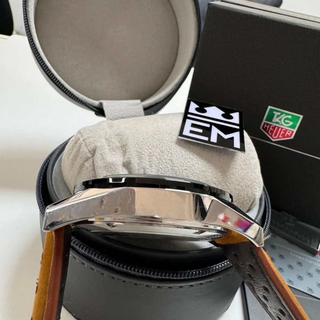 TAG Heuer Carrera Chronograph Schwarz – Automatik | Wildlederarmband