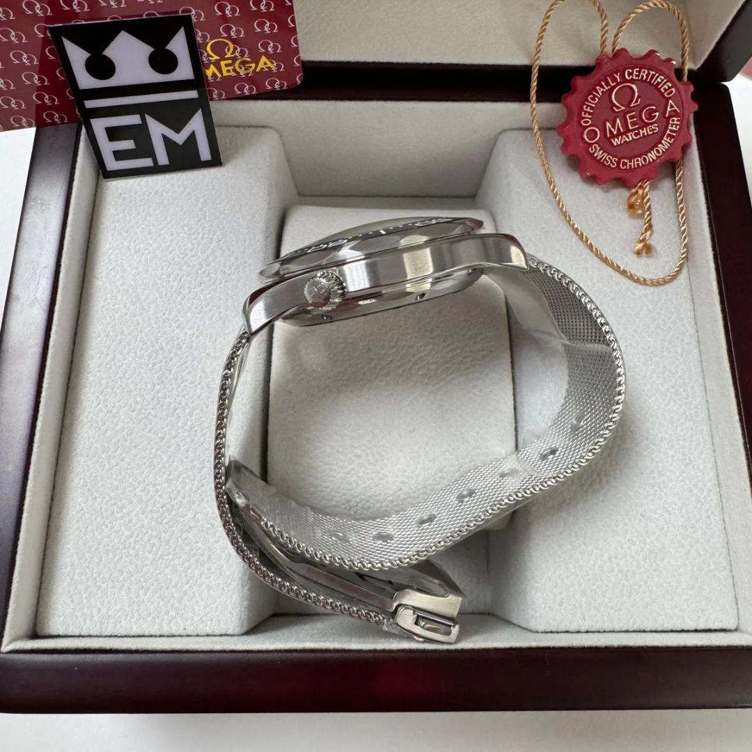 Omega Seamaster „Diver 300M“ Schwarz / Mesh-Armband