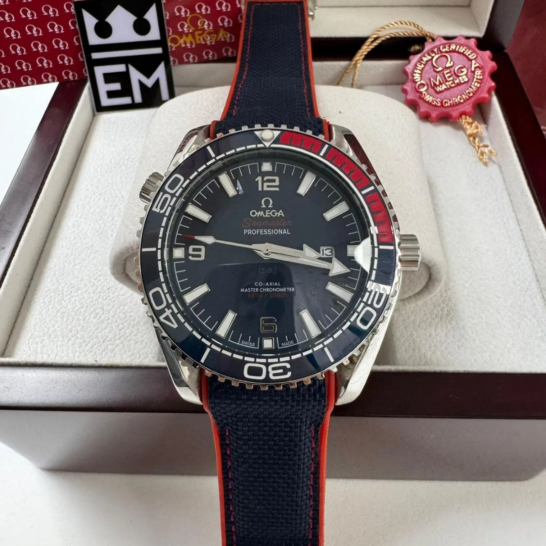 Omega Seamaster Planet Ocean „Co-Axial Master Chronometer“ – Blau/Rot | Textilarmband