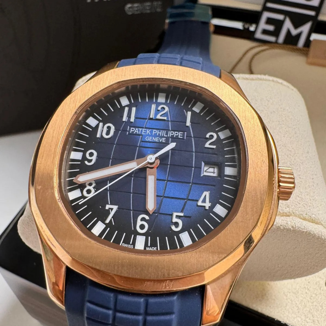 Patek Philippe Aquanaut Automatik Blau Roségold