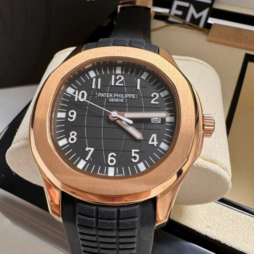 Patek Philippe Aquanaut Roségold Schwarz Automatik