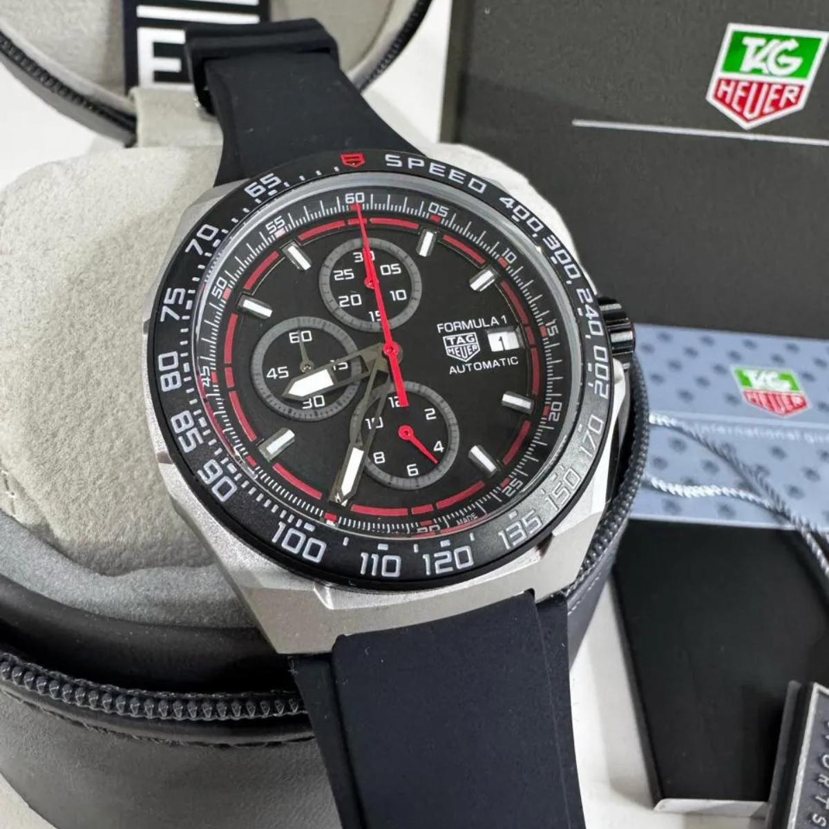 TAG Heuer Formula 1 Automatik Chronograph – Schwarz Rot