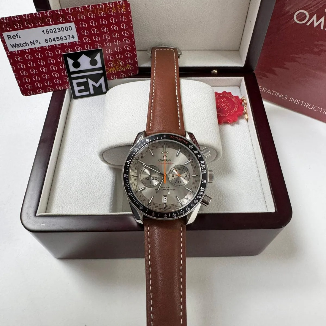 Omega Speedmaster Co-Axial Chronograph Grau/Orange – 42 mm Braun-Lederband