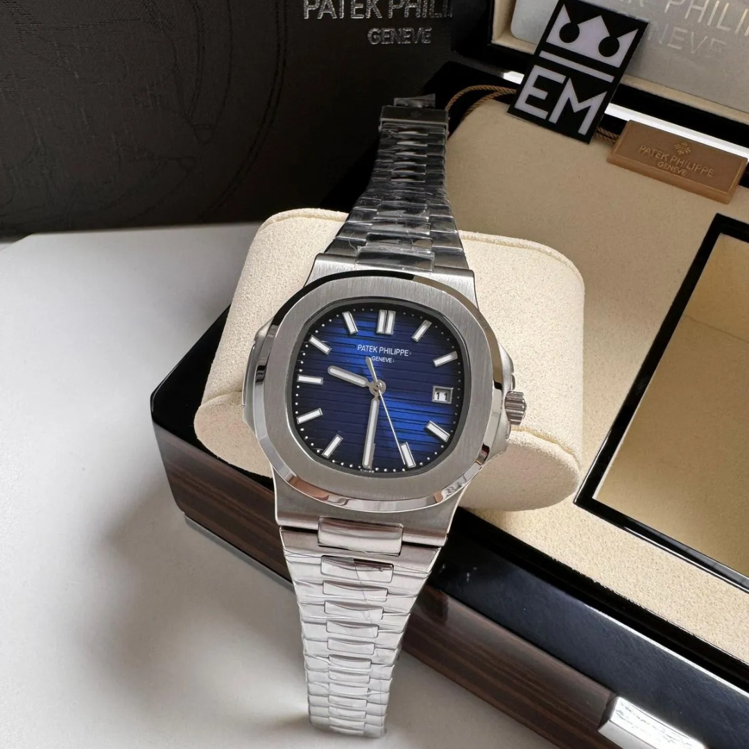 Patek Philippe Nautilus Blau Automatik 40 mm