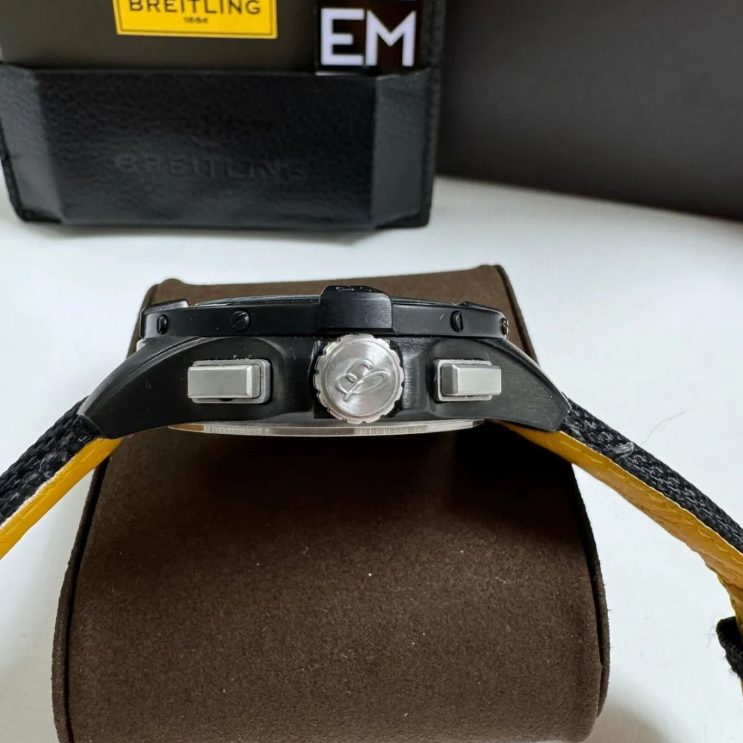 Breitling Avenger Schwarz Chronograph