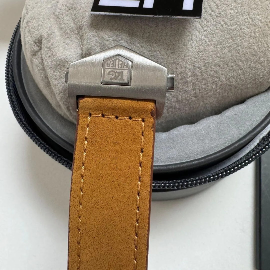 TAG Heuer Carrera Chronograph Blau – Automatik | Wildlederarmband