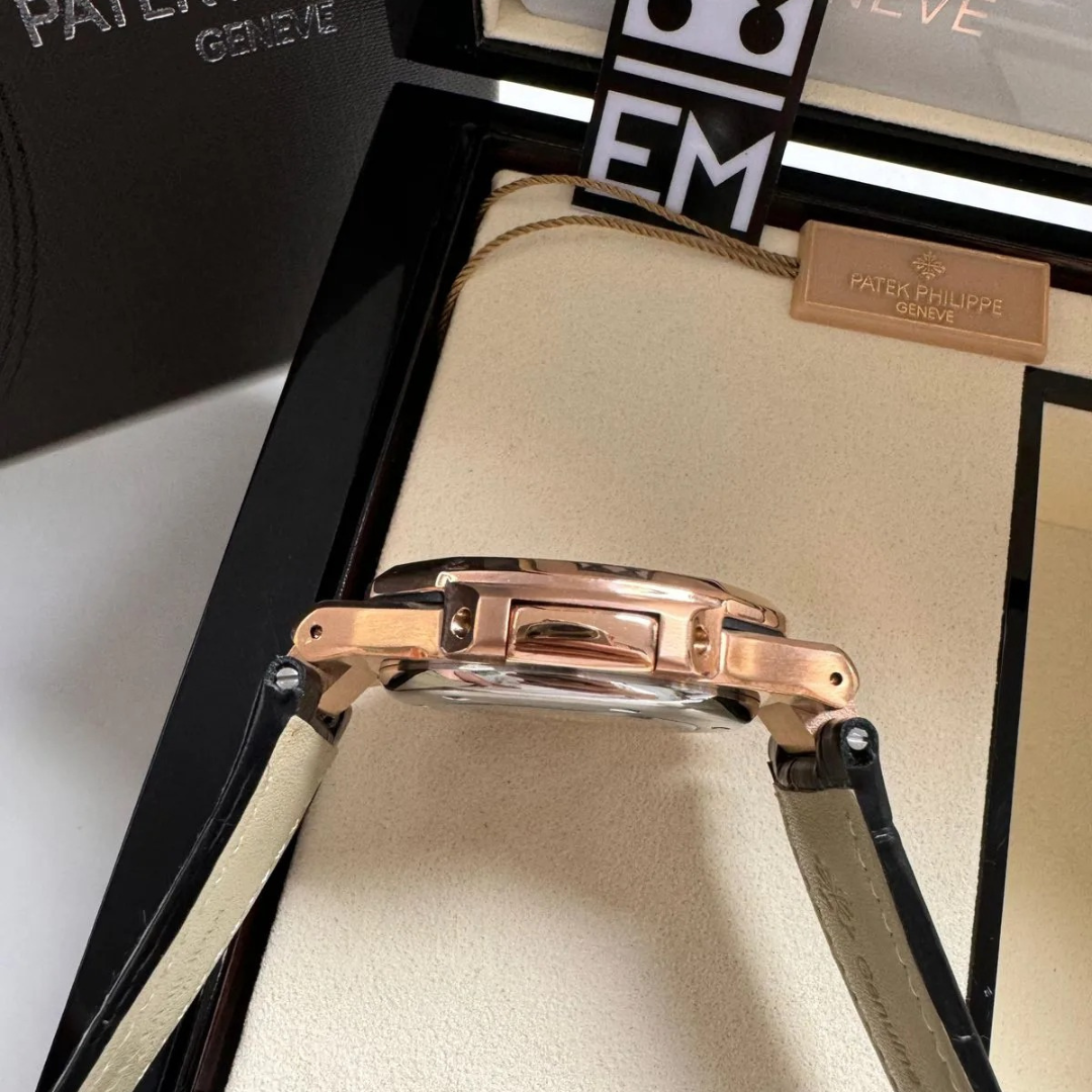 Patek Philippe Nautilus Roségold Schwarz Automatik