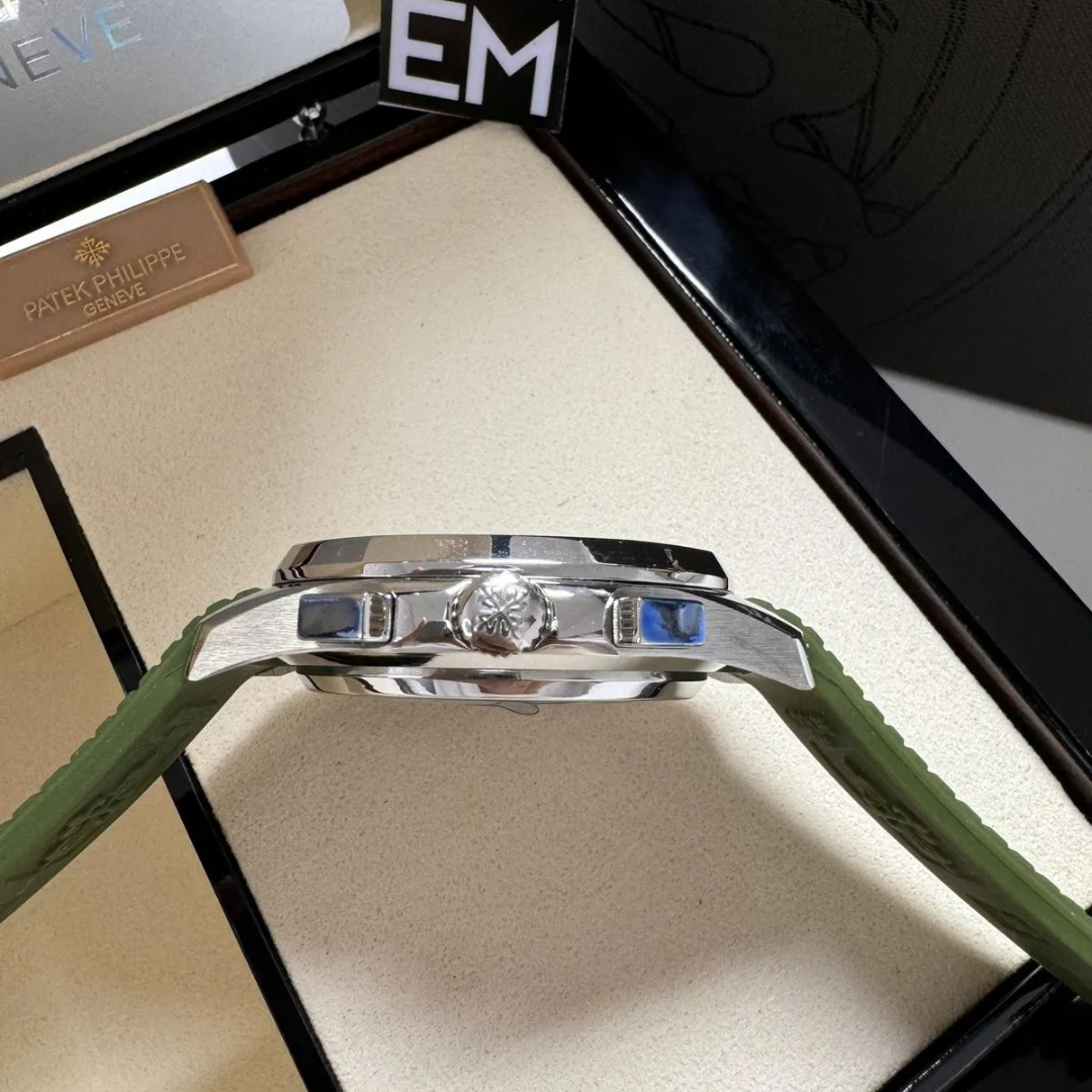 Patek Philippe Aquanaut Grün Automatik