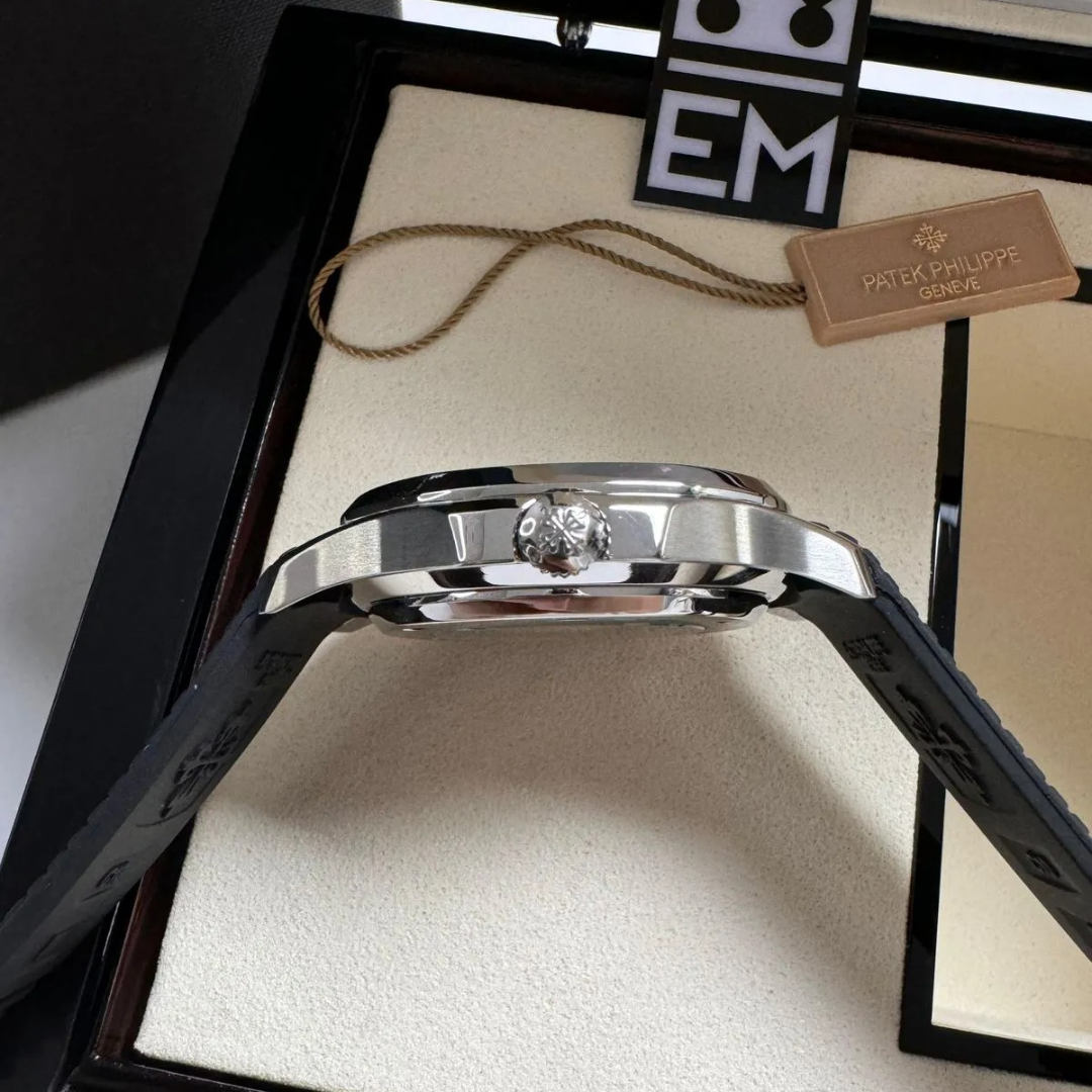 Patek Philippe Aquanaut Schwarz Automatik 42 mm