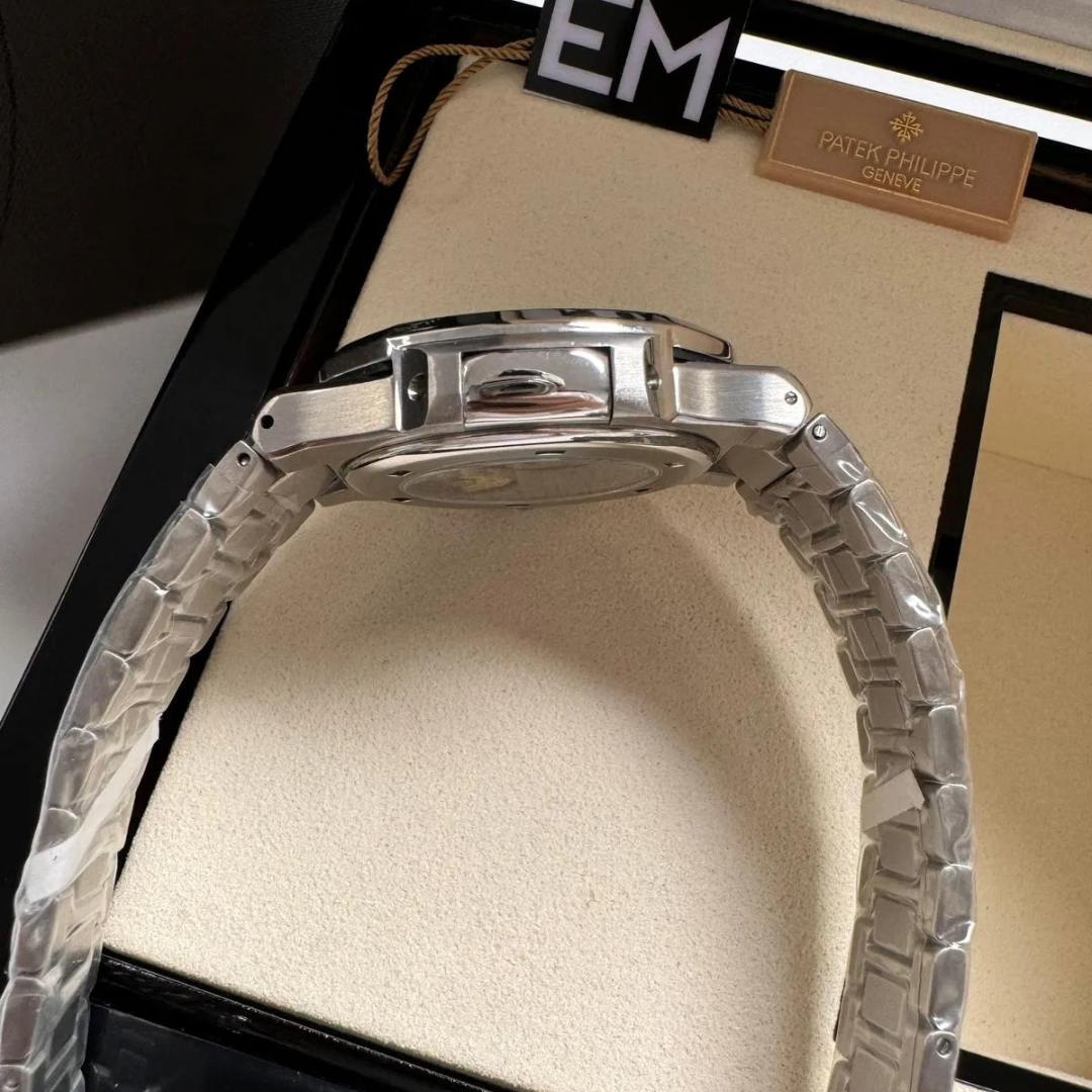 Patek Philippe Nautilus Schwarz