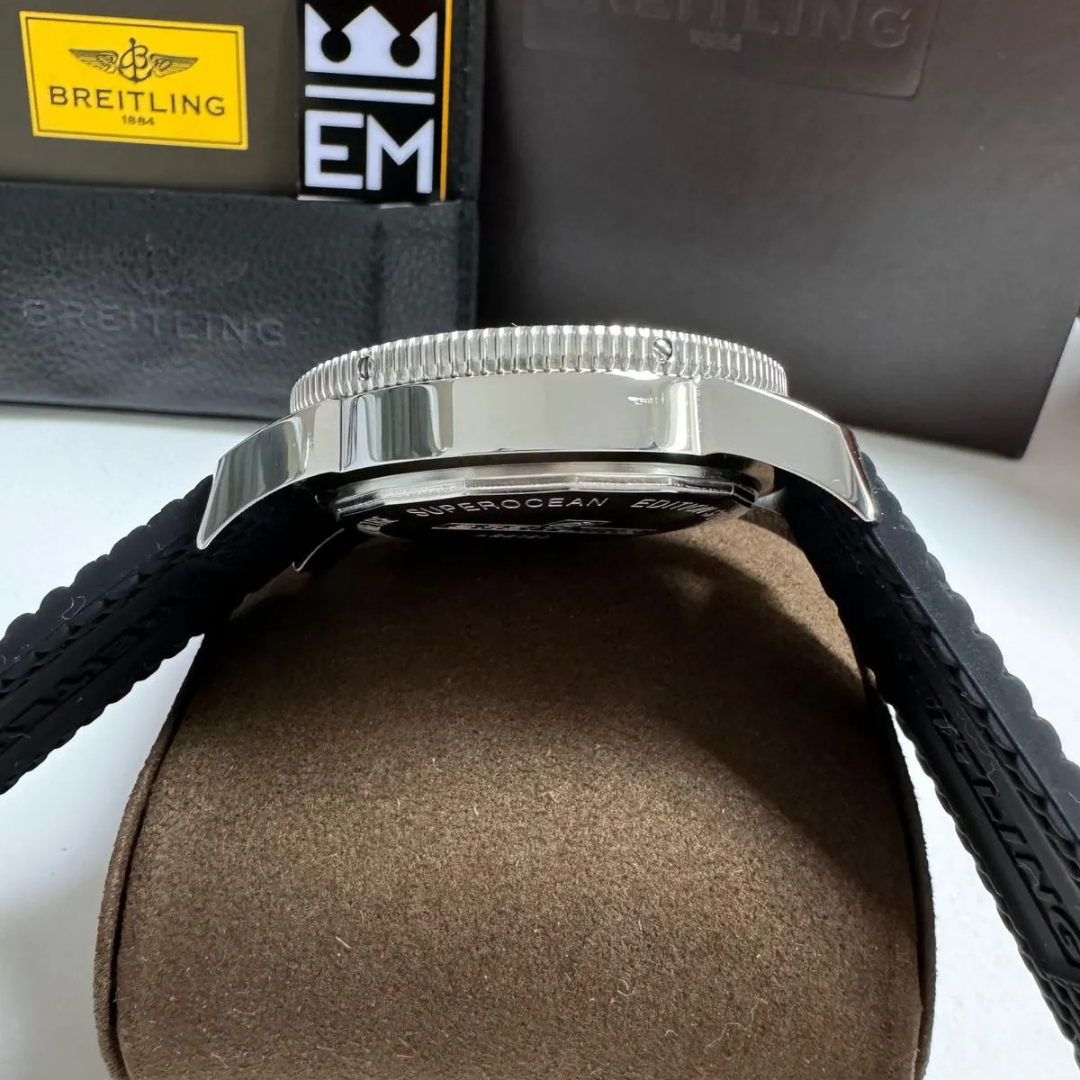 Breitling Superocean Automatic Schwarz