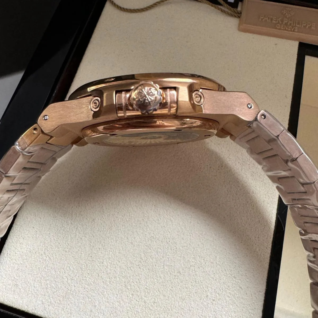 Patek Philippe Nautilus Grün – Jahreskalender & Mondphase Automatik