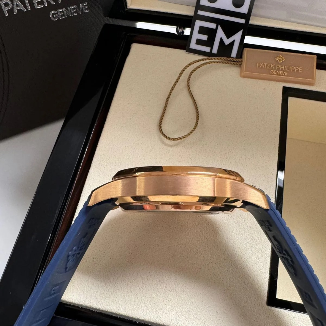 Patek Philippe Aquanaut Automatik Blau Roségold