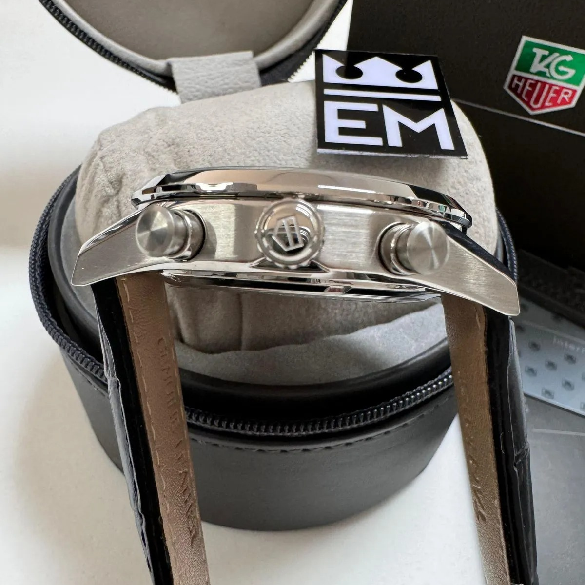 TAG Heuer Carrera Chronograph – Smaragdgrünes Zifferblatt Lederband