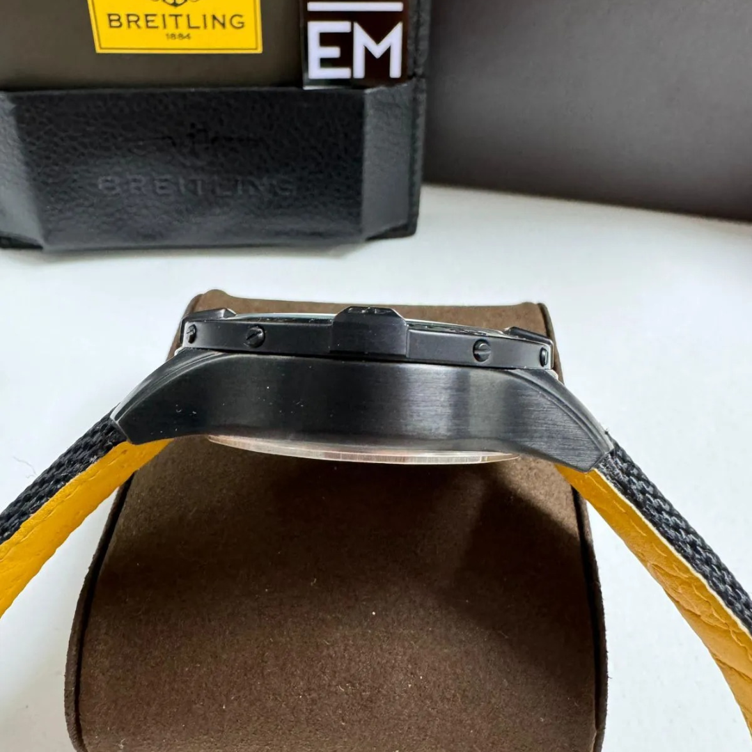 Breitling Avenger Schwarz Chronograph